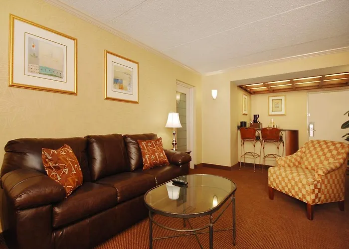 Plaza Inn & Suites